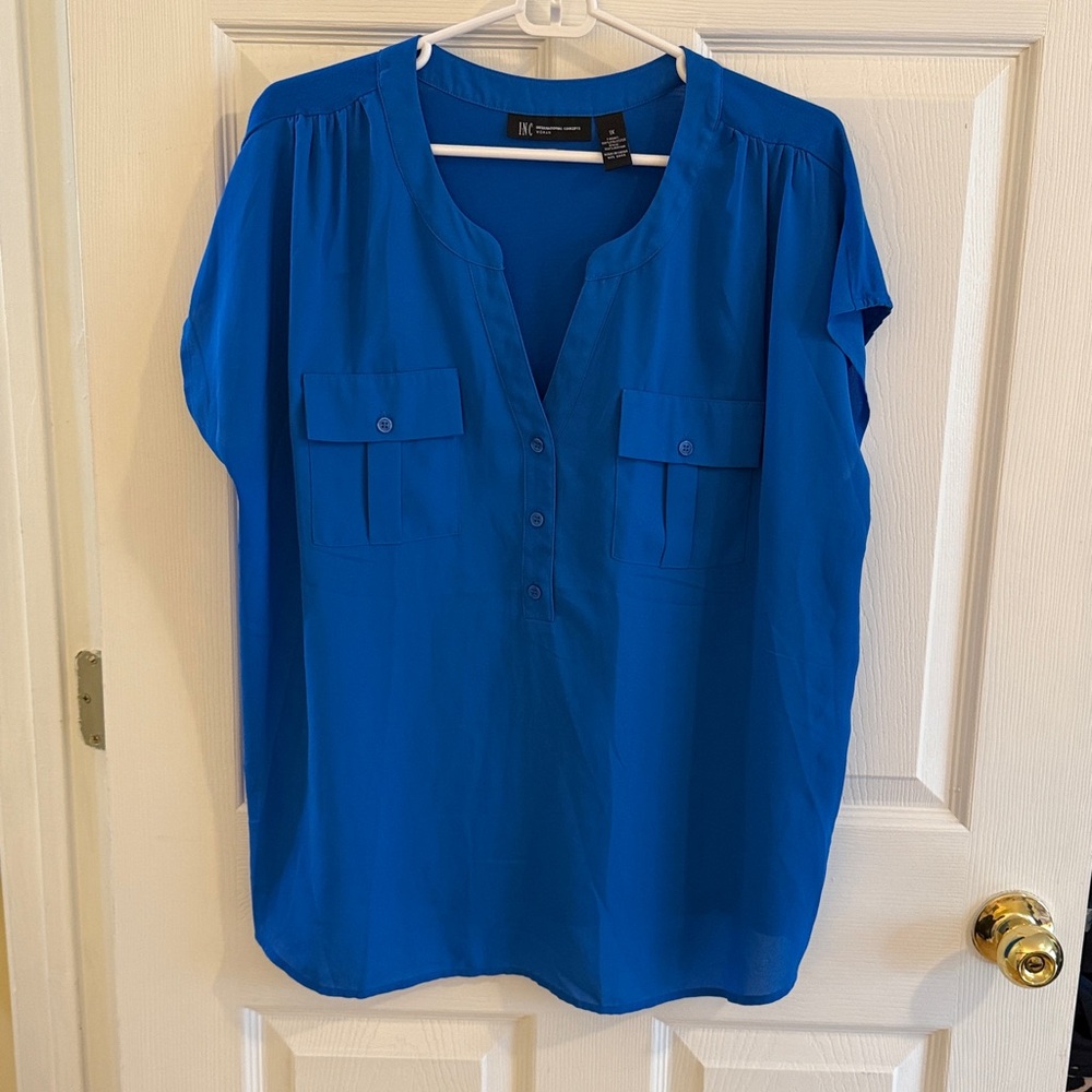 INC 1X Blue Short Sleeve beautiful blouse